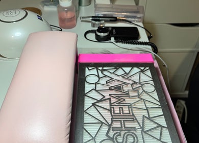 Nagelstudio gereedschap bij Time 4 Nails in Hengelo, Overijssel, NL voor professionele nagelverzorging.