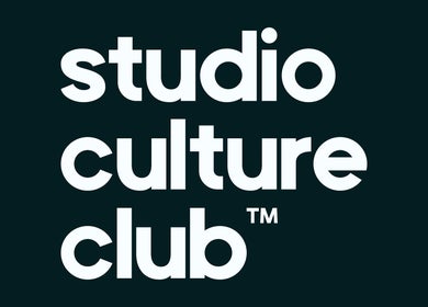Logo do Studio Culture Club, Caldas Da Rainha, Leiria, PT. Marca moderna em fundo escuro.