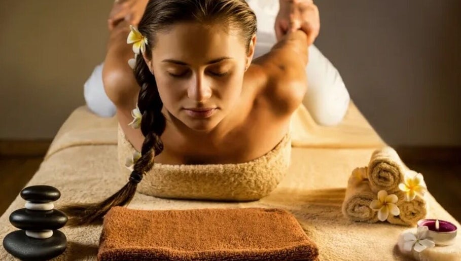 Relaxing massage at Thai Metha in North Adelaide, South Australia, featuring aromatherapy and tranquil ambiance.