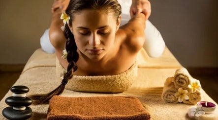 Relaxing massage at Thai Metha in North Adelaide, South Australia, featuring aromatherapy and tranquil ambiance.