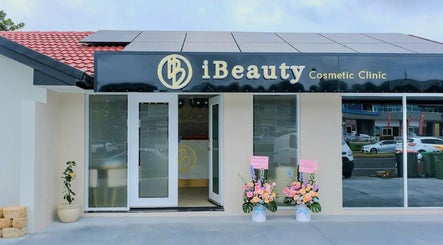 Front entrance of iBeauty Cosmetic Clinic, Bundall, Queensland, AU, showcasing sleek modern exterior.