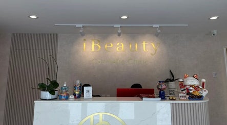 Reception area at iBeauty Cosmetic Clinic Bundall, Queensland, AU, featuring a modern decor and friendly atmosphere.