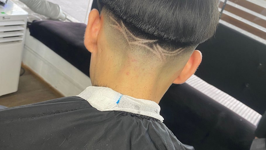 Diseño de corte moderno en Mvrqez.barber, Puerto Montt, Los Lagos, CL, destacando técnicas de vanguardia.