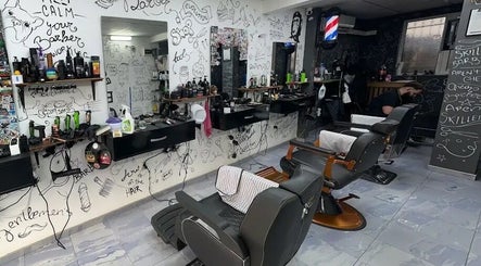 Интериор на Evolution Barber Shop, Пловдив, Пловдив, BG - стилна и модерна обстановка.