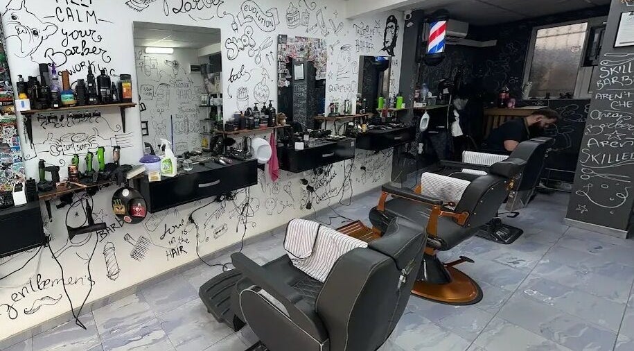 Интериор на Evolution Barber Shop, Пловдив, Пловдив, BG - стилна и модерна обстановка.