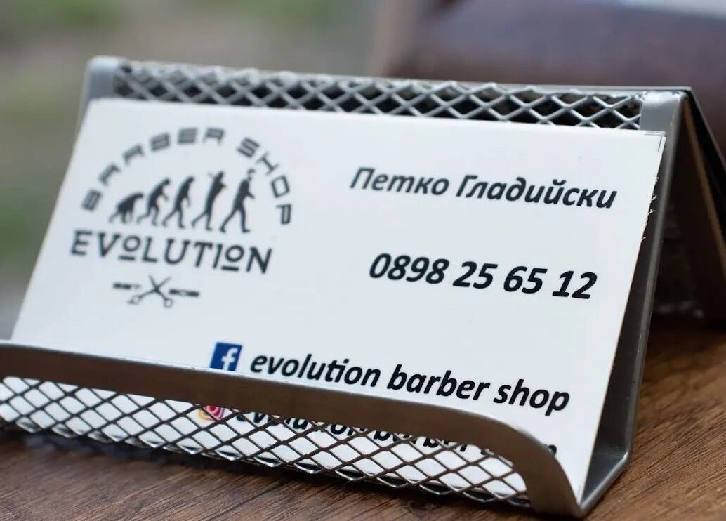 Визитка на Evolution Barber Shop, Пловдив, Пловдив, BG със стилен държач.