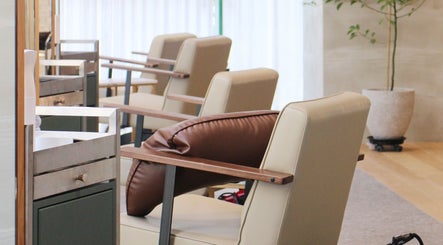 Chic salon chairs at Id Hair Gangnam, 서울특별시, 서울특별시, KR, offering a stylish setting.