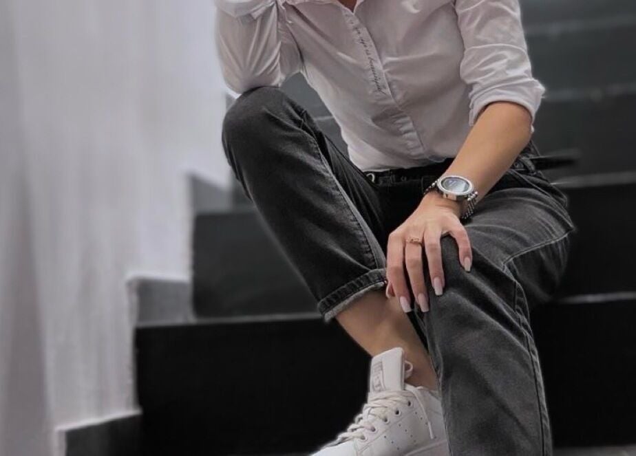 Stylowa osoba na schodach w Dalissia, Kraków, Województwo Małopolskie, PL.