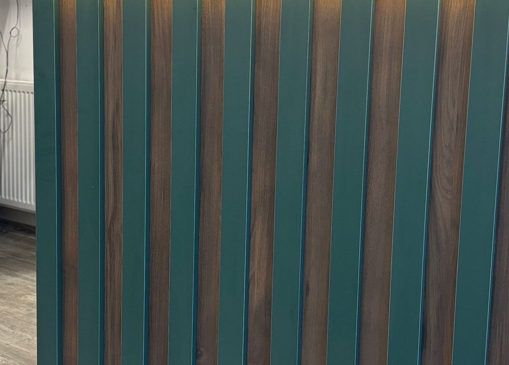 Nowoczesne wnętrze Dalissia w Krakowie, Województwo Małopolskie, PL z modnym wzorem pasków.