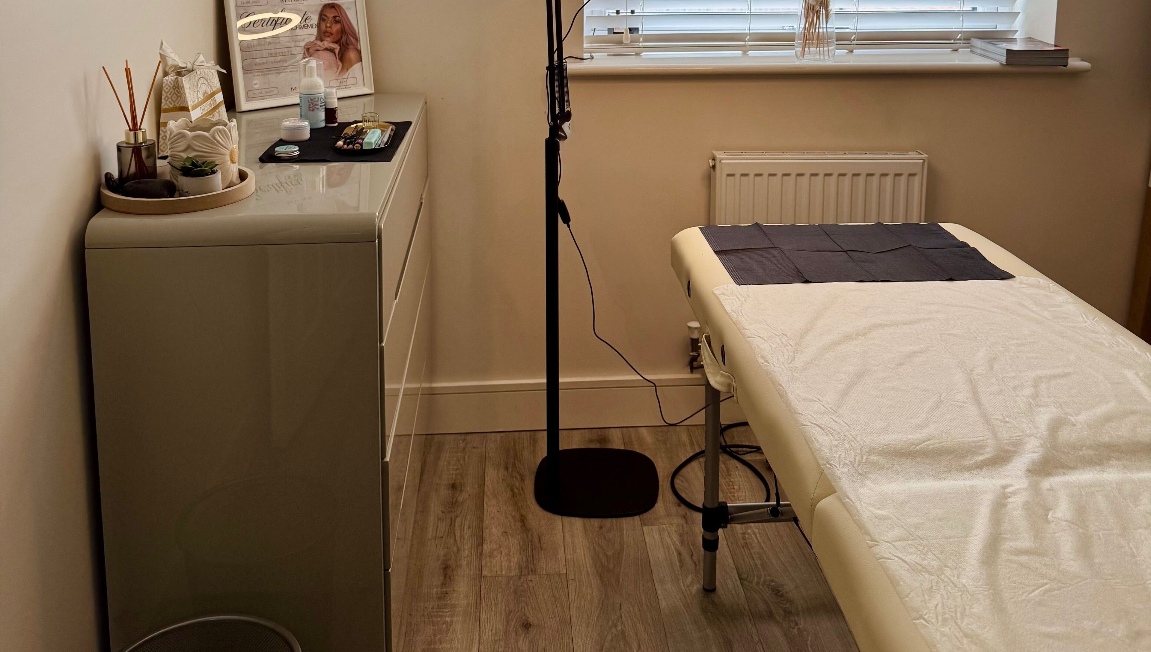 Cozy treatment room at Studio K. Beauty By Kinga in Houghton Regis, England, GB, featuring a massage bed.