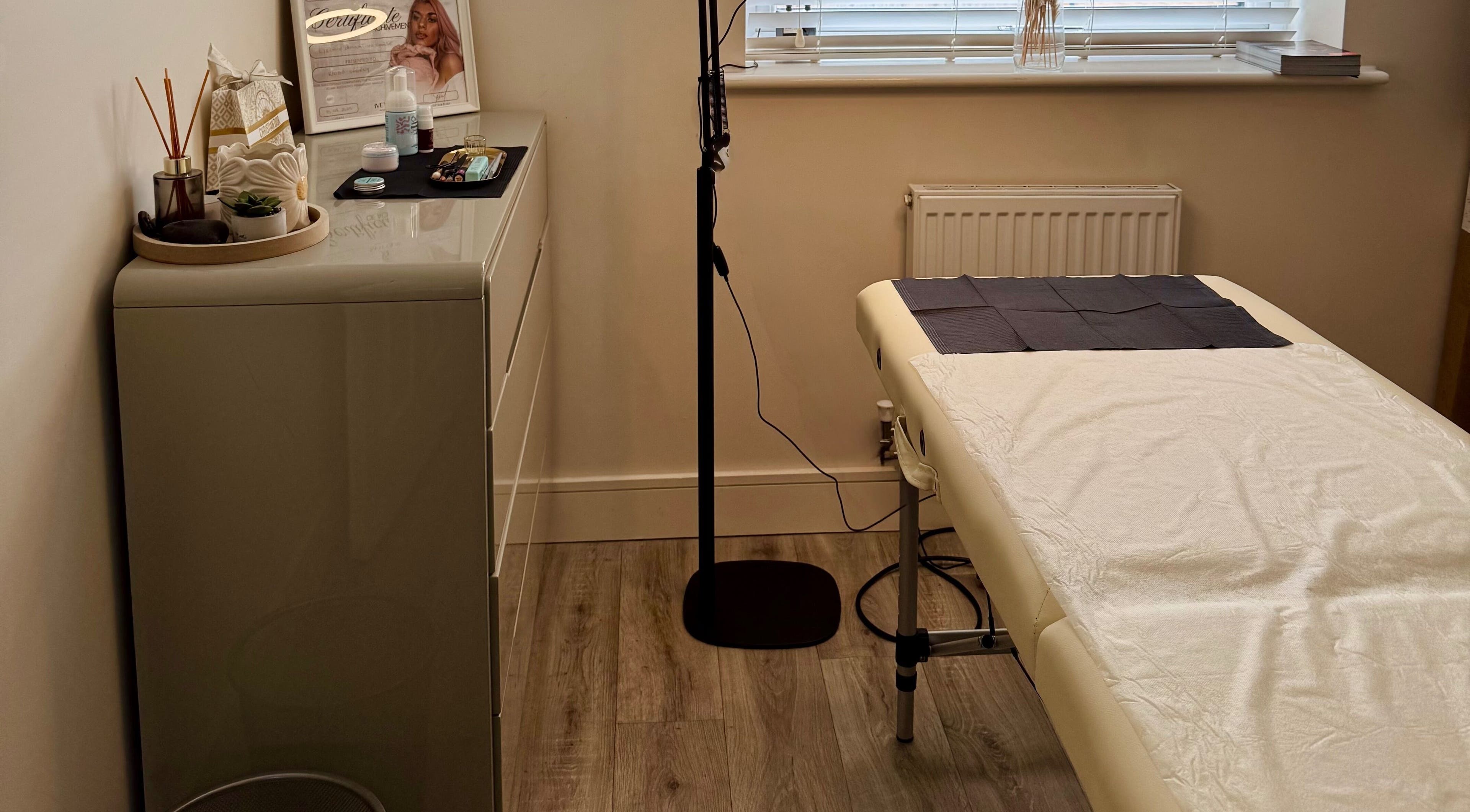 Cozy treatment room at Studio K. Beauty By Kinga in Houghton Regis, England, GB, featuring a massage bed.