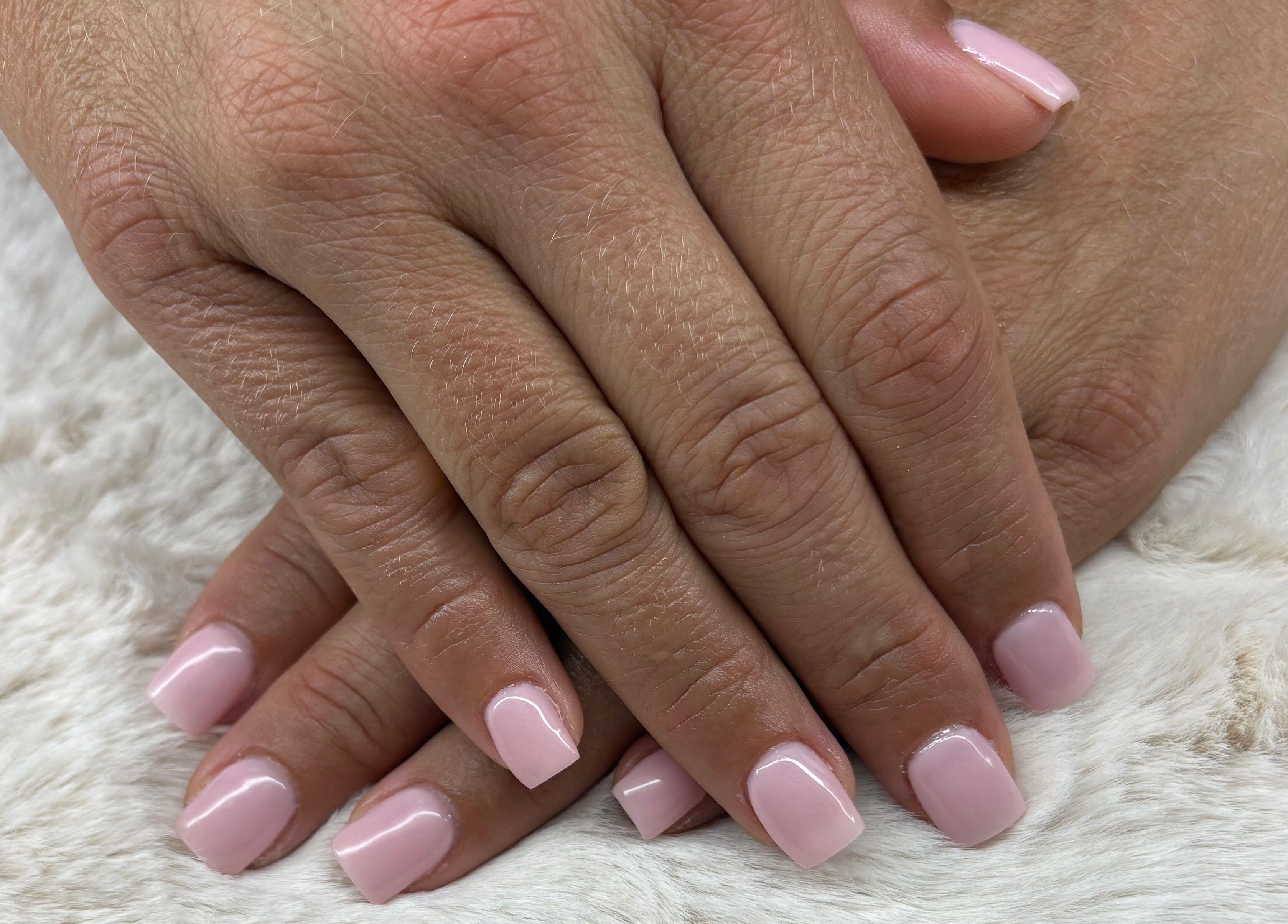 Magnifiques ongles manucurés à Les Ongles De Lorrie, Palaja, Occitanie, FR.