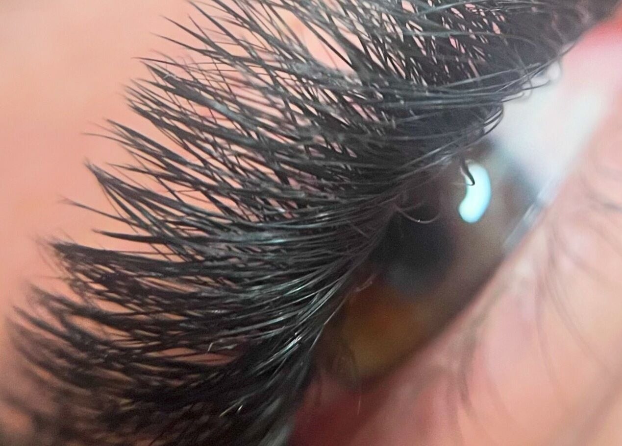 Close-up of lush eyelashes at Harriet’Bow Beauty, Netherfield, England, GB