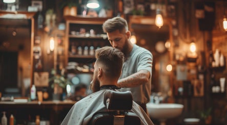 Moderne barbershop bij nabilwebstudio in Antwerpen, Vlaanderen, BE. Stijlvolle kapselervaringen.