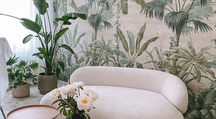 Elegant lounge area at Matyáš Kahle, Ostrava, Moravskoslezský Kraj, CZ, with lush plants and floral wallpaper.
