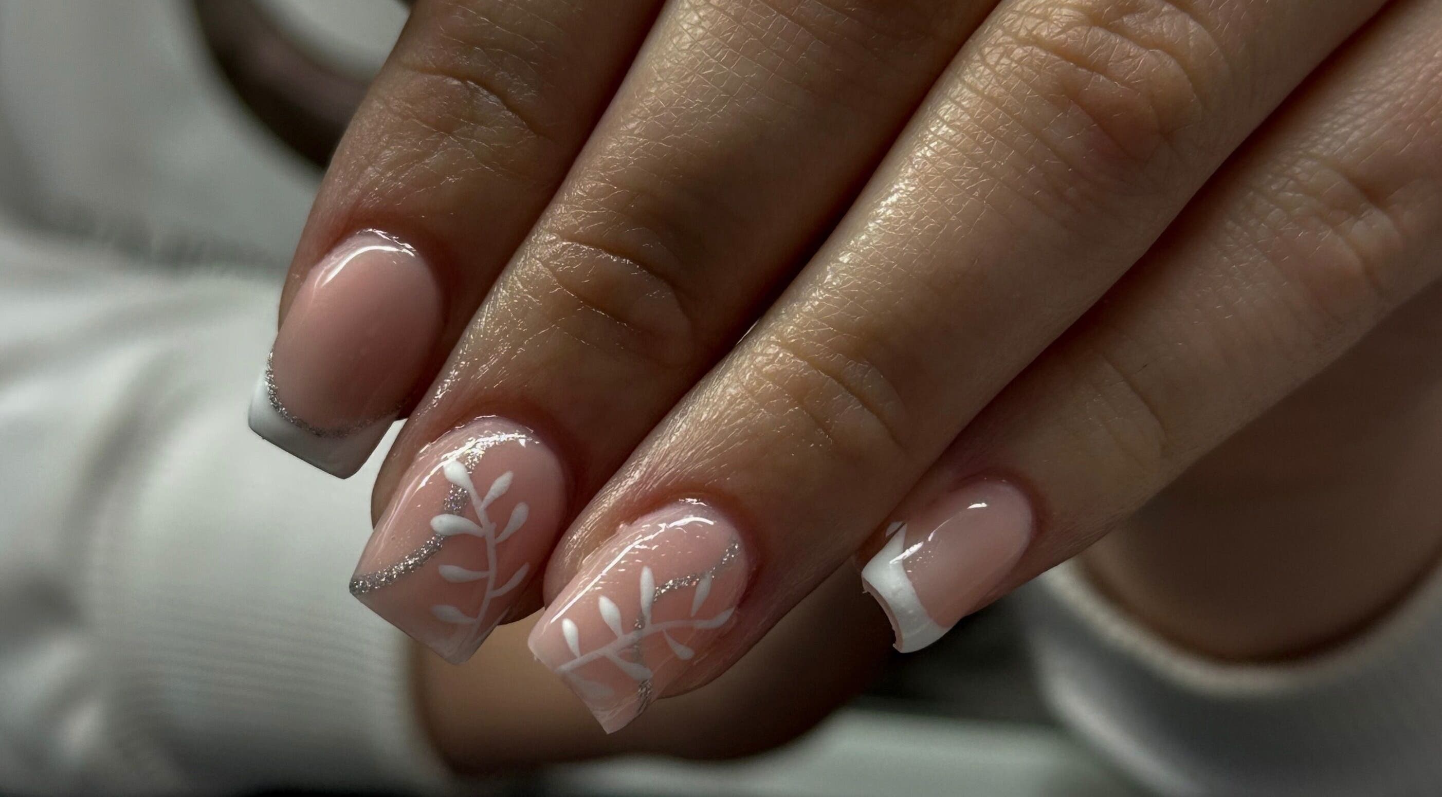 Beautiful leaf nail art design by Nails by Kacy Jenna in Bloemfontein, Free State, ZA.