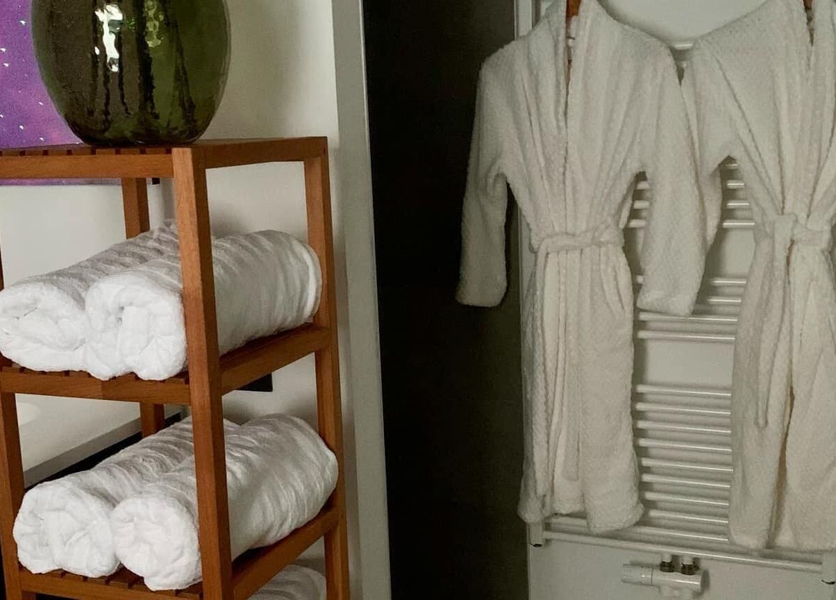 Peignoirs et serviettes à Tantrareve.com, Baisieux, Hauts-de-france, FR. Espace de détente spa.