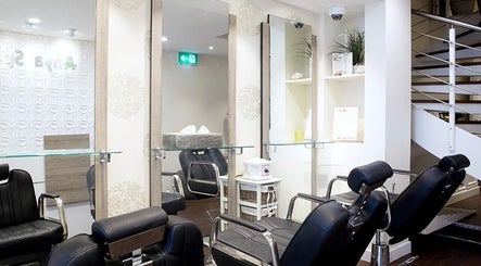 Modern salon interior at Anya Spa@Angel in London, England, GB with stylish chairs and elegant décor.