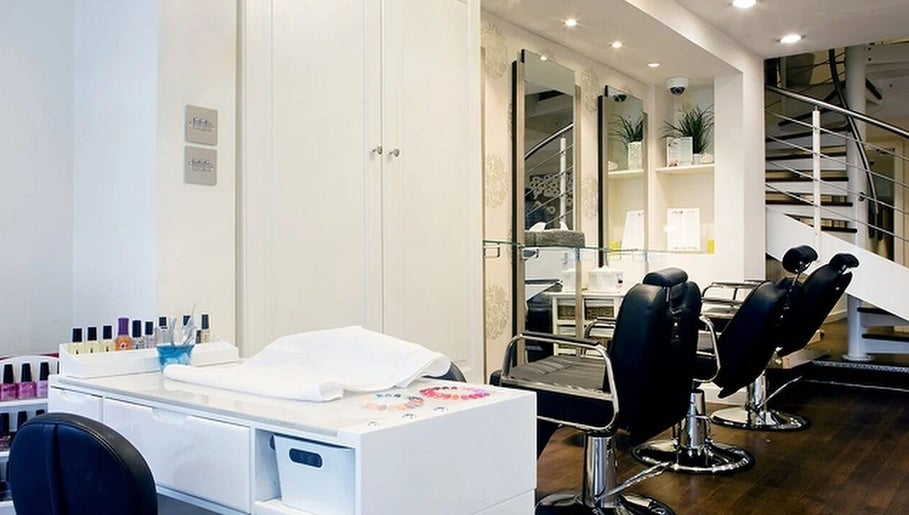 Modern beauty salon at Anya Spa@Angel with sleek chairs and manicure station. London, England, GB.
