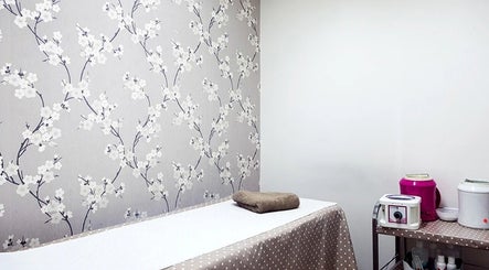 Tranquil massage room at Anya Spa@Angel, London, England, GB with floral decor and a relaxing ambiance.