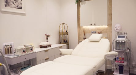Luxury treatment room at SkinWell Aesthetics Boutique, London, England, GB with spa bed and skincare equipment.