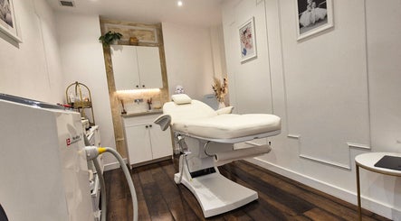 Luxurious treatment room at SkinWell Aesthetics Boutique in London, England, GB with modern equipment.