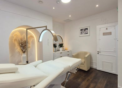 Luxurious treatment room at Skin Well Aesthetics Boutique, London, England, GB with plush decor and ambient lighting.