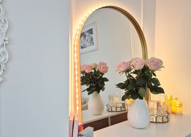 Elegant mirror and flowers at Skin Well Aesthetics Boutique in London, England, GB invite tranquility.