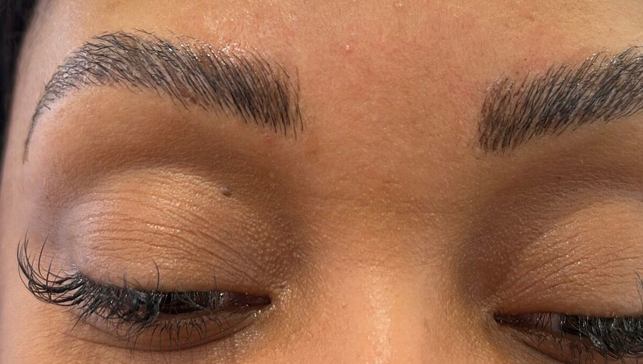 Beautifully shaped eyebrows at Browsbybre in Upland, California, US, showcasing expert beauty services.