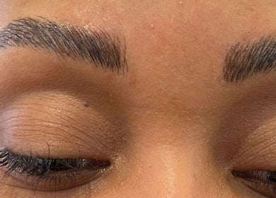 Beautifully shaped eyebrows at Browsbybre in Upland, California, US, showcasing expert beauty services.