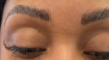 Beautifully shaped eyebrows at Browsbybre in Upland, California, US, showcasing expert beauty services.