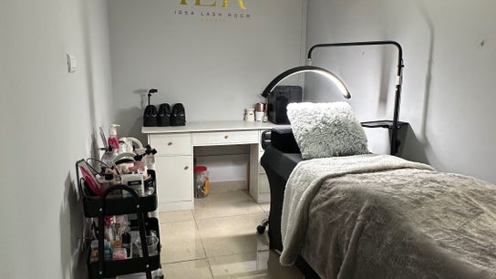 Issa Lash Room