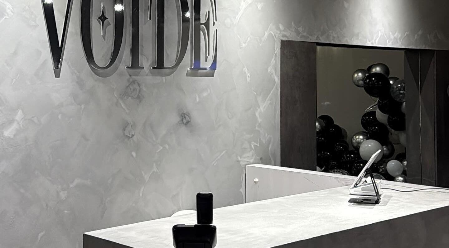 Elegant reception area of VOIDE nail studio in Richmond, British Columbia, CA with modern decor.