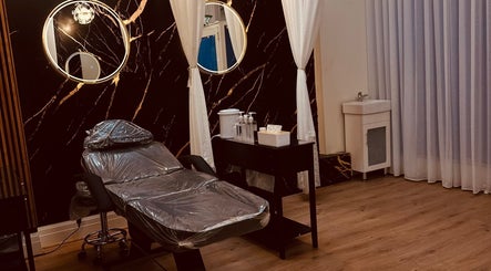 Luxury treatment space at Brow & Lash Queen, Melbourne, Victoria, AU. Modern design with reclining chair and amenities.