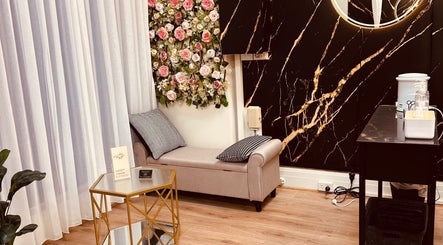 Relaxing area with floral decor at Brow & Lash Queen, Melbourne, Victoria, AU.