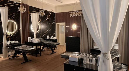 Elegant interior of Brow & Lash Queen in Melbourne, Victoria, AU with stylish decor and beauty stations.