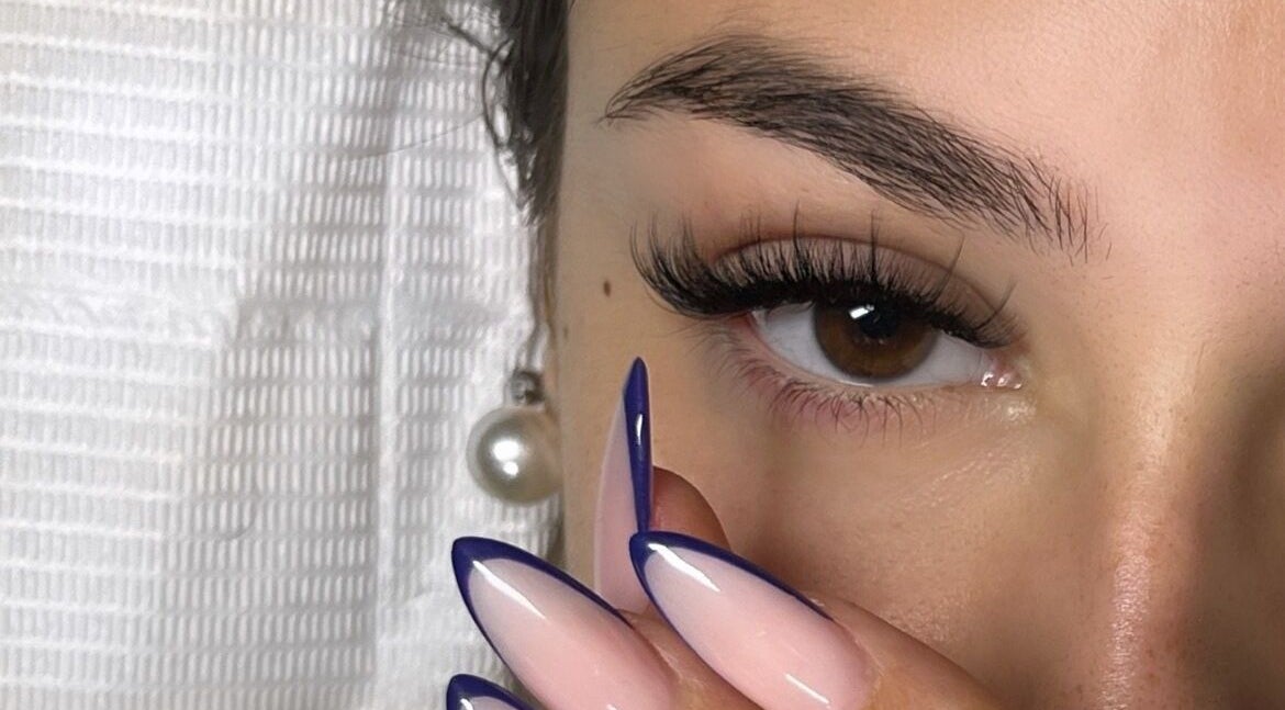 Uñas elegantes y pestañas impecables en Kitty Paw Studio, Barcelona, Catalunya, ES.