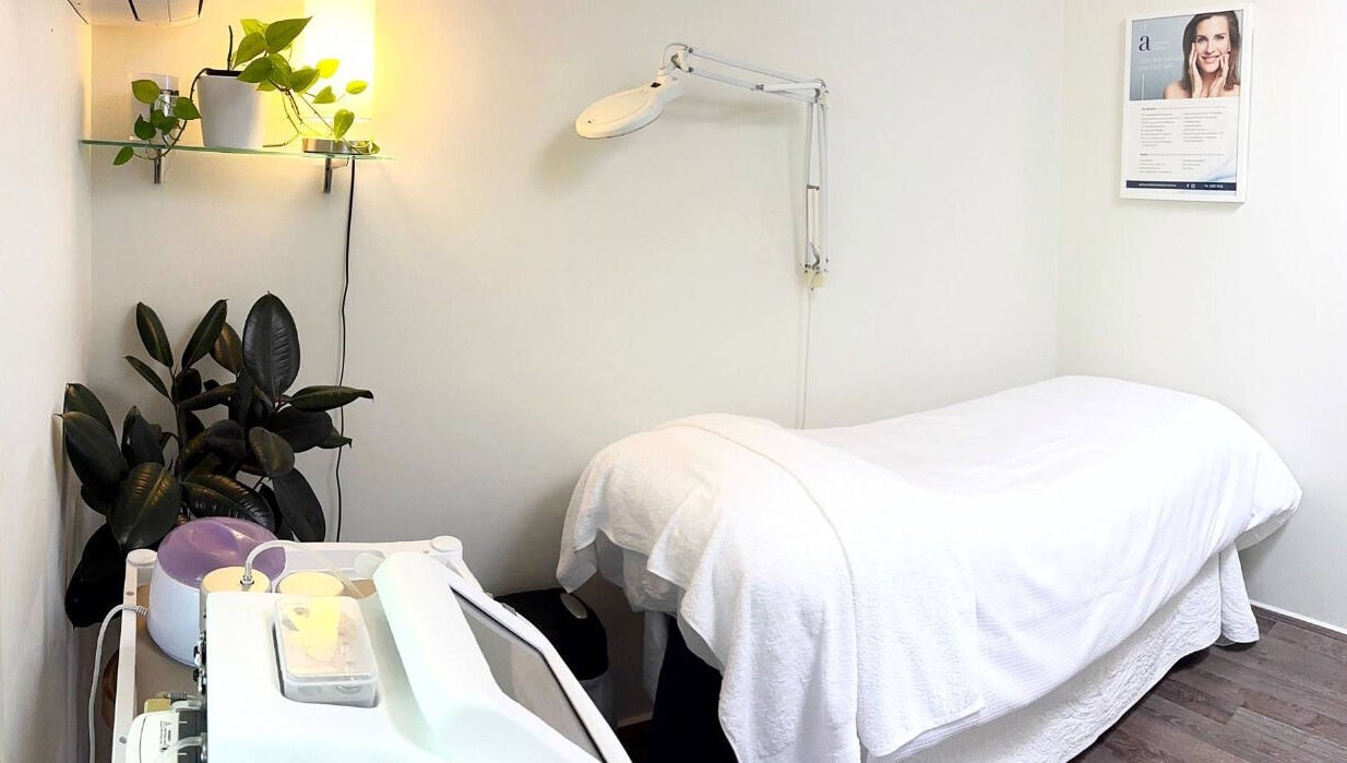Tranquil treatment room at Advanced Skin and Laser, Mount Eliza, Victoria, AU with massage bed and plants.