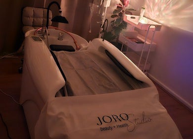 Luxurious spa bath at Joro Studio in Melbourne, Victoria, AU, enhancing relaxation and wellness.