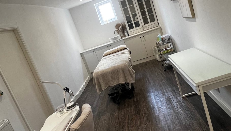 Tranquil treatment room at Jade’s Beauty Room in Scunthorpe, England, GB with massage table and soothing decor.