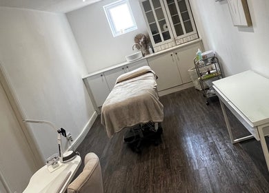 Tranquil treatment room at Jade’s Beauty Room in Scunthorpe, England, GB with massage table and soothing decor.