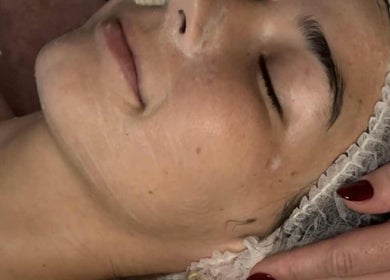 Soin du visage relaxant à Le Cocon D'Elise, Thorée-les-pins, Pays De La Loire, FR. Parfait pour détente et beauté.