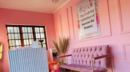 Chic waiting area with pink decor at KM Beauty Lounge, Randburg, Gauteng, ZA.
