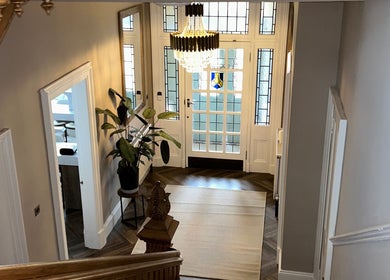Elegant entrance of Croftpark House Spa in Airdrie, Scotland, GB with chandelier and stained glass door.