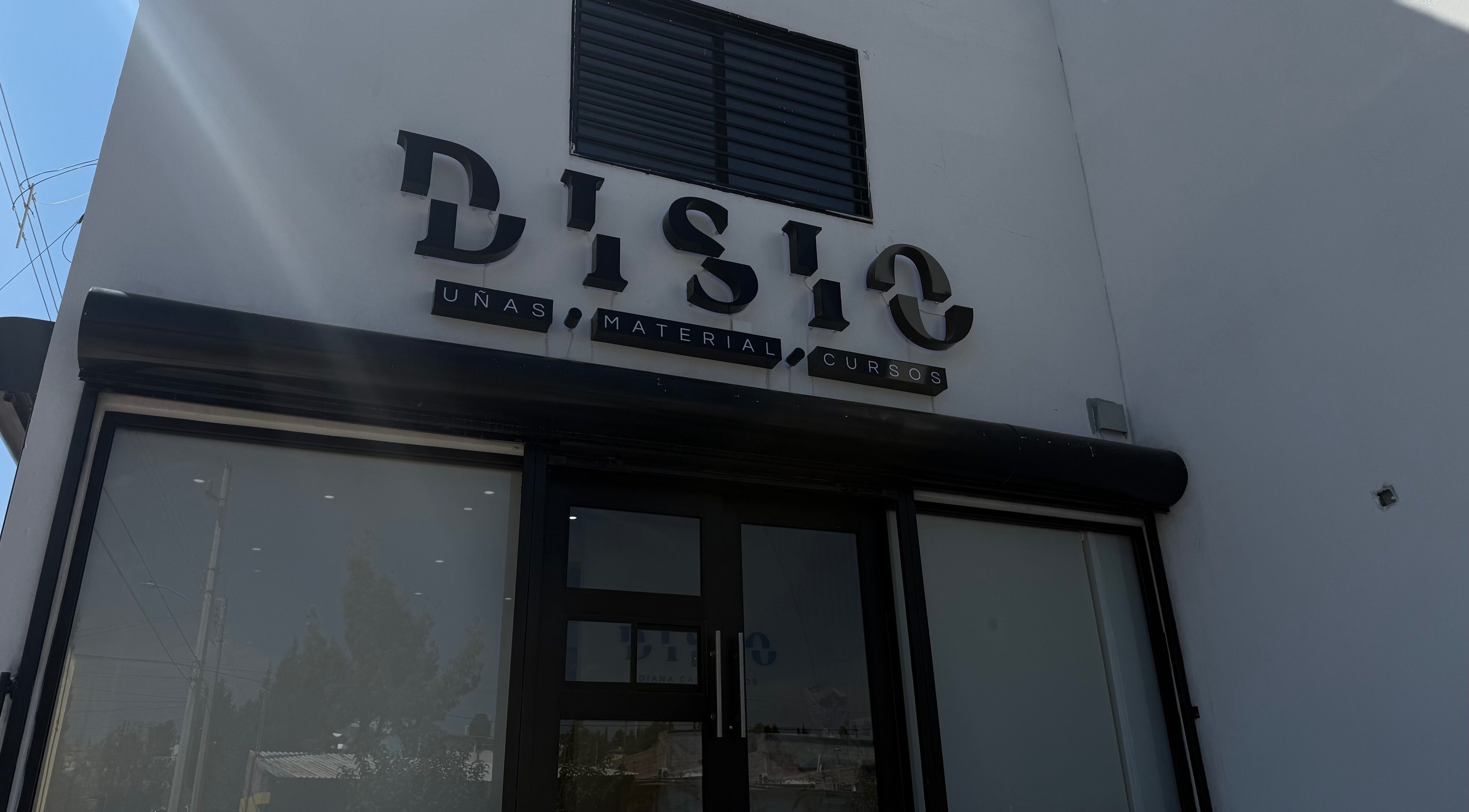 Fachada de Disio Nails en Chihuahua, Chihuahua, MX con letrero visible.