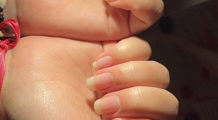 Ongles naturels bien entretenus chez Nails.lou, Faucompierre, Grand Est, FR.