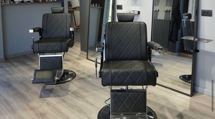 Poltrone eleganti di Blend Barber Studio, Morazzone, Lombardia, IT.