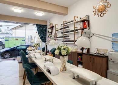 Интериор на Eximie Beauty Center в Сандански, Благоевград, BG. Модерен салон с уютна атмосфера.