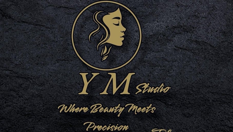 Logotipo do YM Studio em Lisboa, Lisboa, PT, destacando beleza e precisão no design elegante.