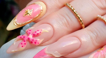 Design d'ongles artistique et unique chez Mb'nails, Mazingarbe, Hauts-de-France, FR.